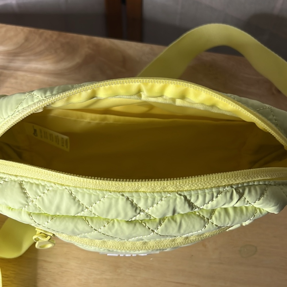 ZYIA Streeterville Yellow Quilted Crossbody Bag Fanny Pack - Picture 4 of 4